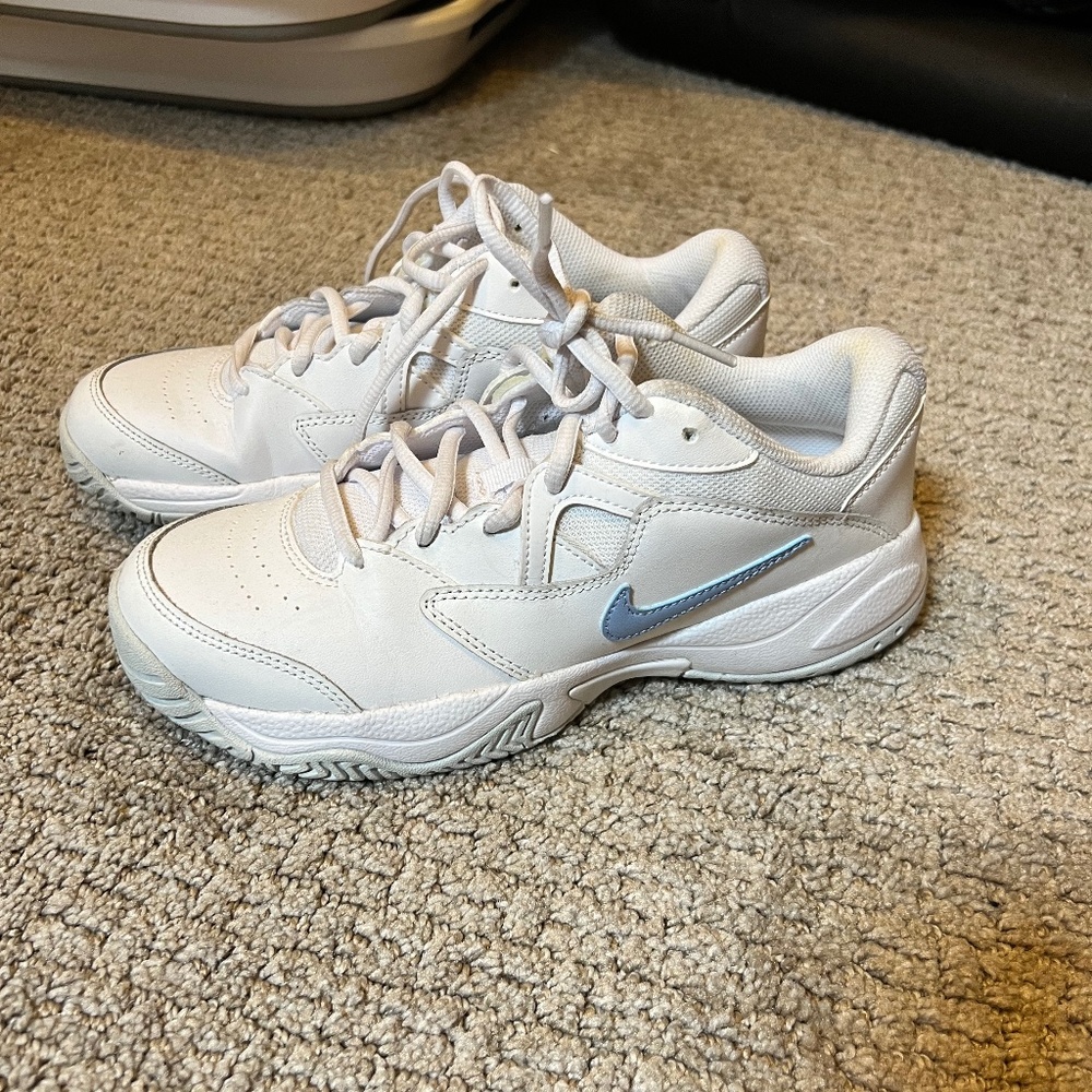 BRAND NEW NIKE TENNIS / PICKLEBALL SHOES